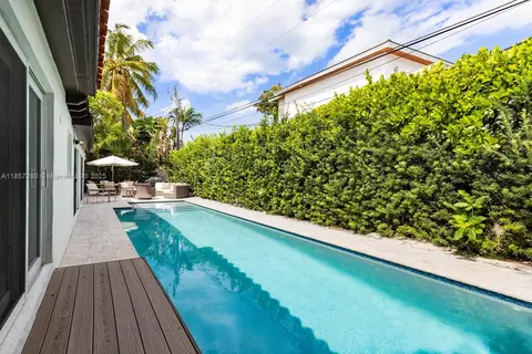 Exterior - 677 Hampton Ln, Key Biscayne, FL 33149 photo 6 of 6