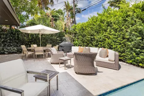 Exterior - 677 Hampton Ln, Key Biscayne, FL 33149 photo 4 of 6