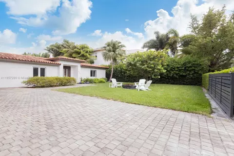 Exterior - 677 Hampton Ln, Key Biscayne, FL 33149 photo 2 of 6
