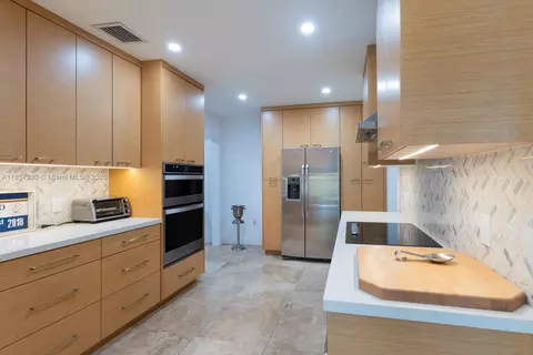 Kitchen - 677 Hampton Ln, Key Biscayne, FL 33149 photo 3 of 3