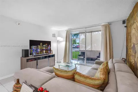 8501 NW 8th St #105, Miami, FL 33126