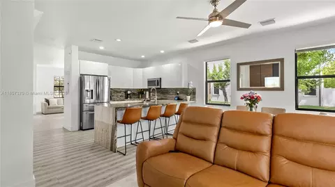 Entry Way - 8877 W 35th Ave, Hialeah, FL 33018 photo 2 of 2