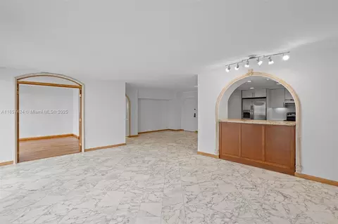 1450 Brickell Bay Dr #515, Miami, FL 33131