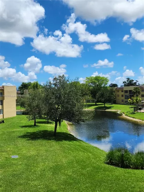 6020 NW 64th Ave #307, Tamarac, FL 33319