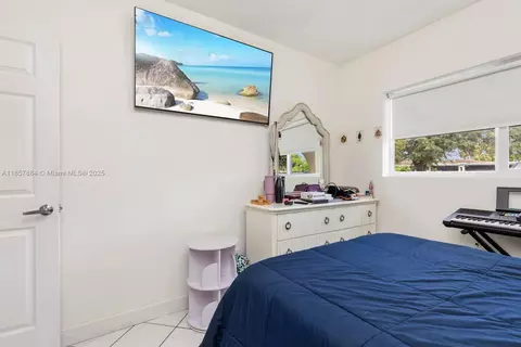 Bedroom - 6285 W 6th Ave, Hialeah, FL 33012 photo 4 of 6
