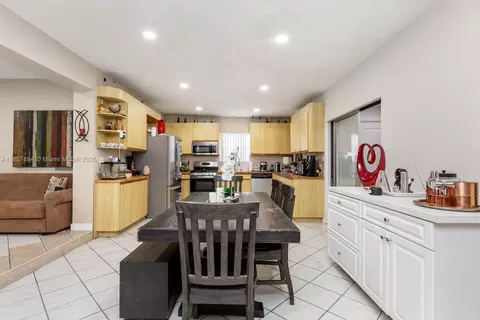 Kitchen - 6285 W 6th Ave, Hialeah, FL 33012 photo 3 of 4