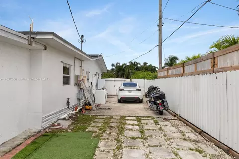 Exterior - 6285 W 6th Ave, Hialeah, FL 33012 photo 2 of 2