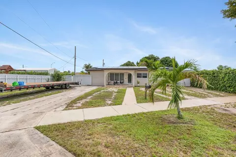Exterior - 6285 W 6th Ave, Hialeah, FL 33012 photo 1 of 2