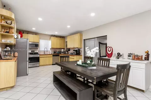 Kitchen - 6285 W 6th Ave, Hialeah, FL 33012 photo 4 of 4