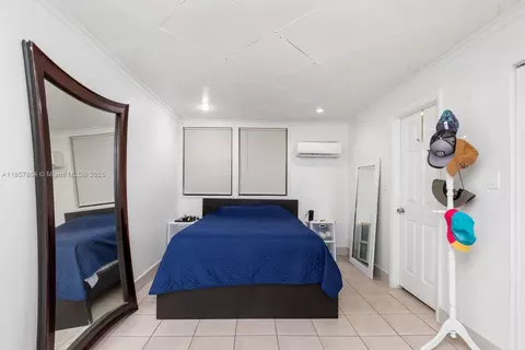 Bedroom - 6285 W 6th Ave, Hialeah, FL 33012 photo 6 of 6