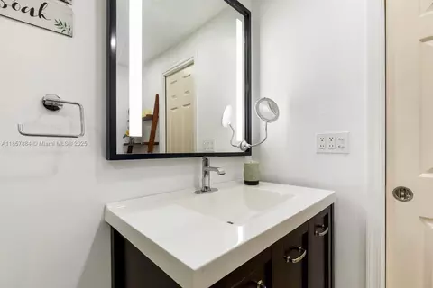 Bath - 6285 W 6th Ave, Hialeah, FL 33012 photo 1 of 5