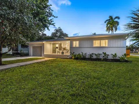1371 NE 115th St, Miami, FL 33161