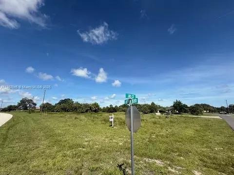 1017 Comet Ave, La Belle, FL 33935 photo 2