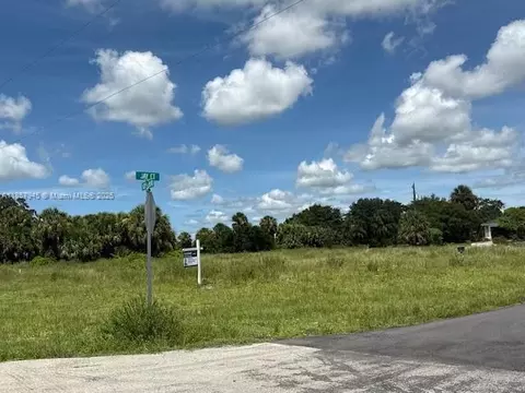 1017 Comet Ave, La Belle, FL 33935