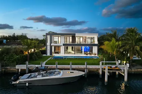 493 Holiday Dr, Hallandale Beach, FL 33009