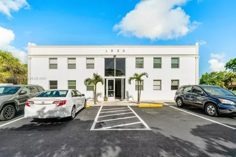 1530 Crescent Cir, West Palm Beach, FL 33403