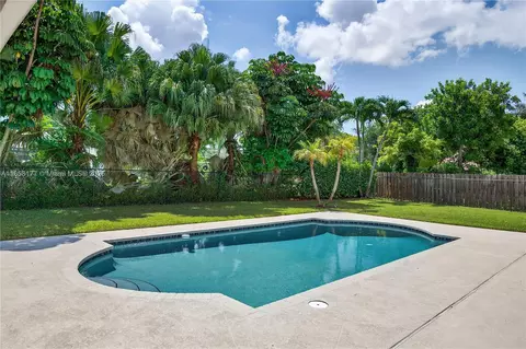 Exterior - 1237 NW 110th Ter, Coral Springs, FL 33071 photo 3 of 4