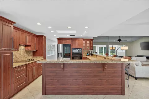 Kitchen - 1237 NW 110th Ter, Coral Springs, FL 33071 photo 2 of 2