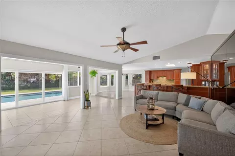 Living - 1237 NW 110th Ter, Coral Springs, FL 33071 photo 2 of 3