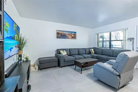 1425 Arthur St #116B, Hollywood, FL 33020