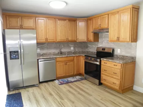 2578 Camelot Ct, Hollywood, FL 33026