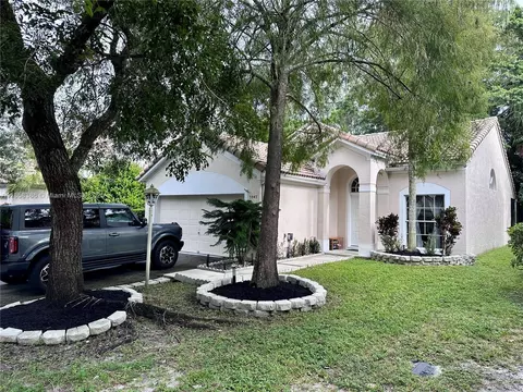 3947 Jasmine Ln, Coral Springs, FL 33065