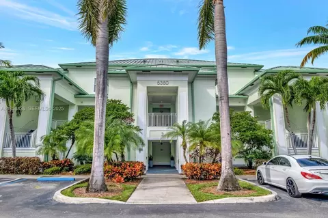 5300 NW 87th Ave #914, Doral, FL 33178