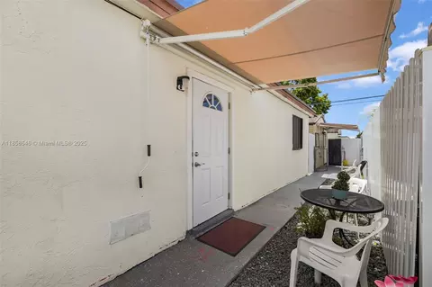 Exterior - 620 NE 2nd Pl, Hialeah, FL 33010 photo 3 of 4