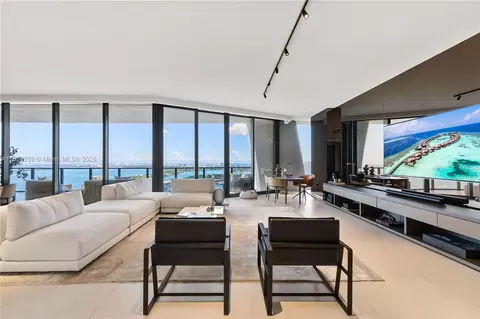 1000 Biscayne Blvd #3502, Miami, FL 33132