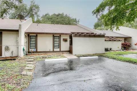9820 NW 15th Ct, Pembroke Pines, FL 33024