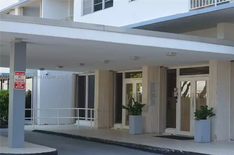 1865 79th St Cswy #4C, North Bay Village, FL 33141