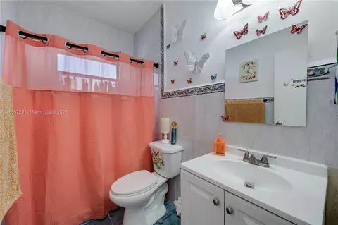 Bath - 190 E 16th St, Hialeah, FL 33010 photo 2 of 4