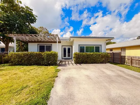 14 SW 7th Ave, Dania Beach, FL 33004