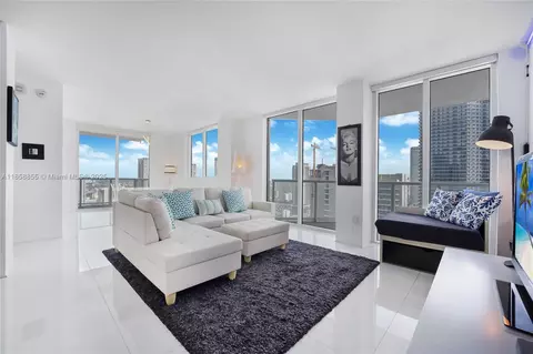 253 NE 2nd St #3302, Miami, FL 33132