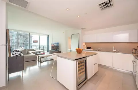 68 SE 6th St #1008, Miami, FL 33131