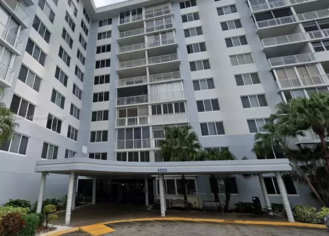 4200 Hillcrest Dr #206, Hollywood, FL 33021