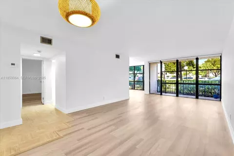 1000 Parkview Dr #129, Hallandale Beach, FL 33009
