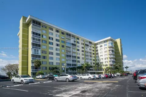 4400 Hillcrest Dr #520C, Hollywood, FL 33021