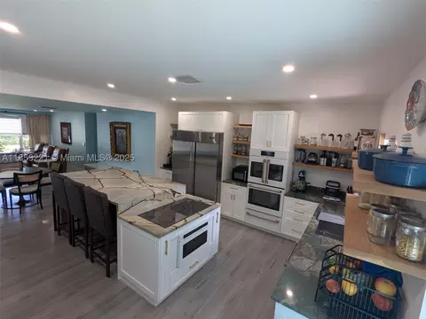 524 NE 27th Dr, Wilton Manors, FL 33334