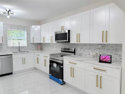2339 NW 13th St, Fort Lauderdale, FL 33311