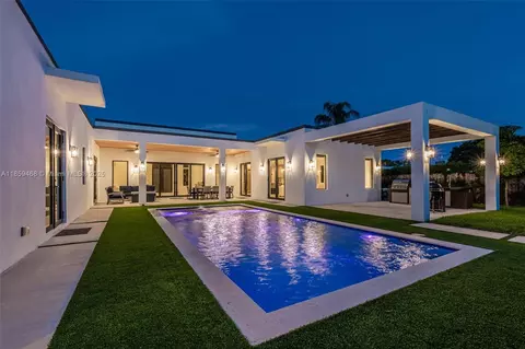 5928 SW 69th Ave, Miami, FL 33143