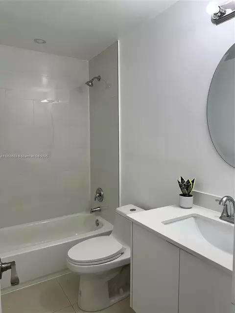 Bath - 620 W 70th Pl, Hialeah, FL 33014 photo 1 of 2