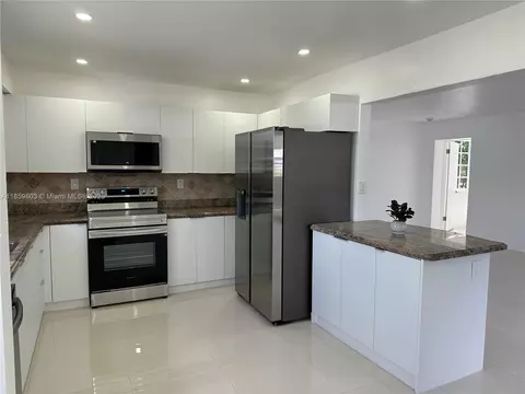 Kitchen - 620 W 70th Pl, Hialeah, FL 33014 photo 2 of 2