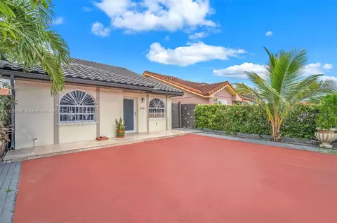 Exterior - 2141 W 53rd St, Hialeah, FL 33016 photo 4 of 5