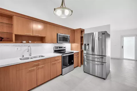 Kitchen - 2141 W 53rd St, Hialeah, FL 33016 photo 4 of 5