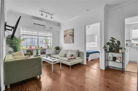 830 10th St #1, Miami Beach, FL 33139
