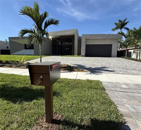 45 NW 158th St, Miami, FL 33169