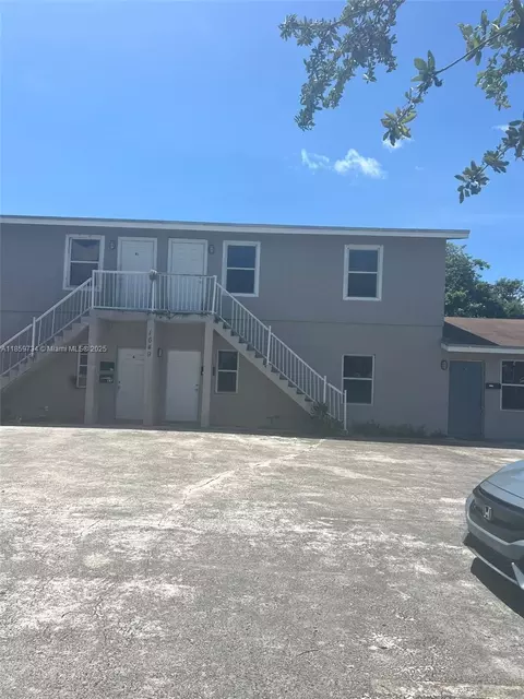 1649 W 28th St #B, Riviera Beach, FL 33404