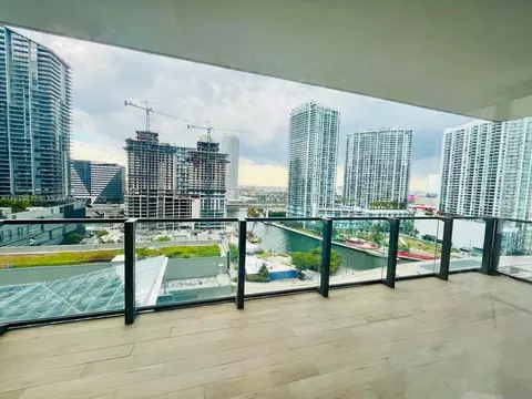 68 SE 6th St #1212, Miami, FL 33131