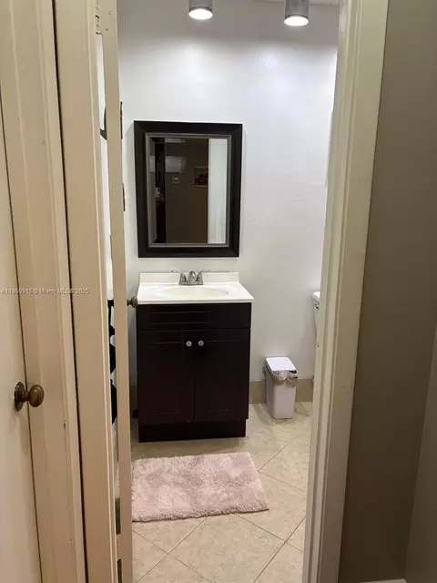 Bath - Undisclosed, Hialeah, FL 33015 photo 2 of 4